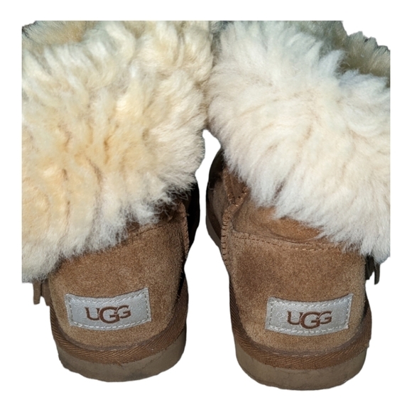 UGG Tan kid's slip-on boots Size 2 - Picture 5 of 8